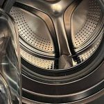 深夜闯洗衣区做不雅事 男子离谱行为全被拍