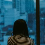 强迫少女全裸跪爬公园 男子拍不雅片施暴遭判刑