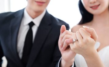 男子薪水全给妻子管理 离婚后惊见3房子己属于前妻