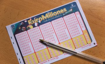 彩民一票独得巨奖 抱走9.5亿跻身超级富豪