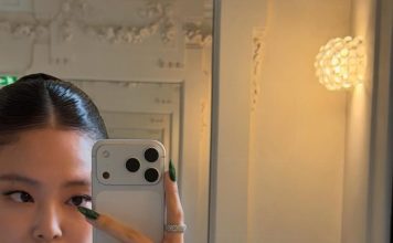 Jennie巴黎时装周火力全开 大胆透视装成焦点