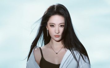 刘亦菲广告大片曝光 事业线香肩超吸睛