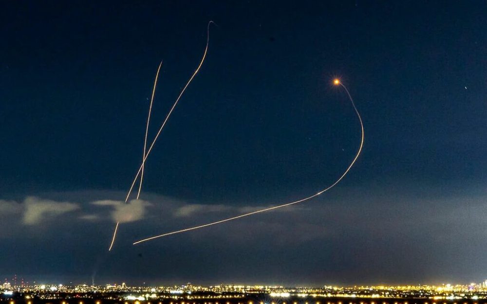 F260309YA902-1024x640