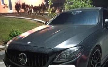 多部门联合执法 豪车路税过期当场被扣