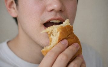 怀疑他偷吃面包 男子一刀刺死房东