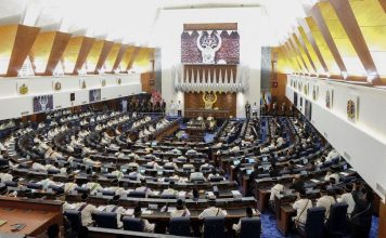 限制首相任期辩论爆冲突 副议长援引常规44条“请人出去”