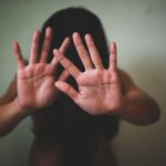 18岁女遭8男轮流接力侵犯 还拍片上传社媒炫耀