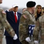 在伊朗报复行动中阵亡 特朗普迎接美军士兵遗体回国