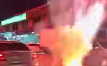 马路中央放烟花 青年玩命举动当场被捕