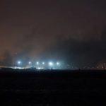 伊朗突袭巴林美军基地 现场火光冲天