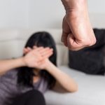 男子月收入升至RM34000 嫌妻子“配不上自己”经常家暴