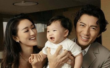 二胎爸带娃逛街 男星秒变宠妻好男人