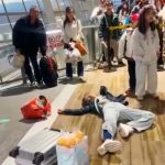 一家人拒付托运费大闹机场 大妈躺打滚耍赖装晕