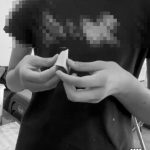 BMW司机撞死人潜逃 死者幼女含泪守灵