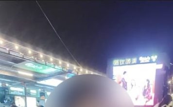 华裔男涉虐待贵宾犬 恶行曝光公司停职处理