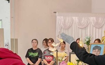 灵堂办“迷你演唱会” 送彭志程最后一程