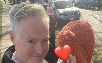 夏克立晒抱婴照 生母身份成谜