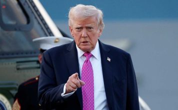 美军正重新整补弹药武器 特朗普:美伊谈判若破局就马上打