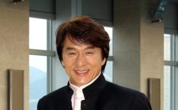 道歉后首度同游 成龙父子关系明显回暖