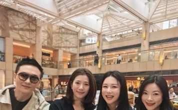 模范夫妻零架子吃饭被拍 不像明星更像普通人