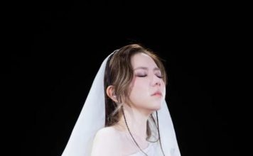 邓紫棋舞台“开撕”旧东家 撕碎合照全场炸锅