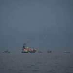 2000艘船无法通过霍尔木兹 部分船只仍留有死者遗体