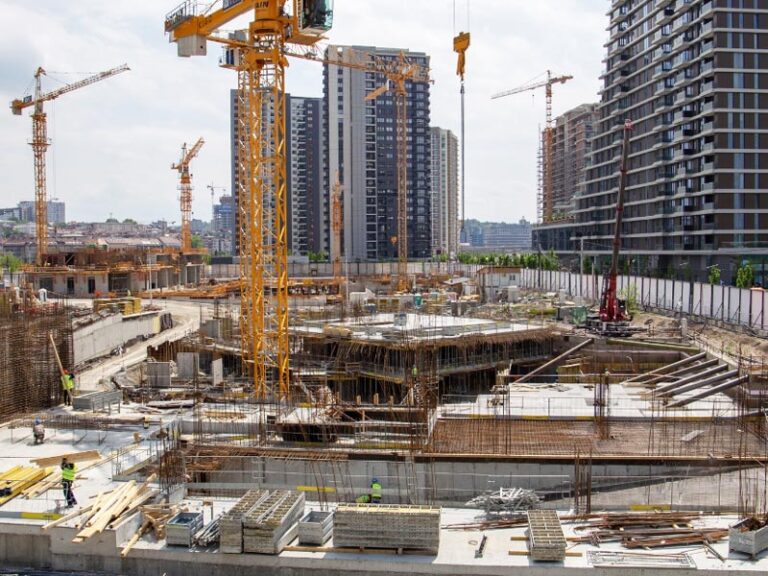 Malaysia-construction-industry-growing-768x576