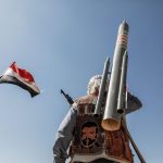 警告特朗普若继续阻和平 胡塞武装:将封锁曼德海峡