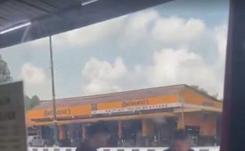 脚踩骑士头部惹议 涉事警员已暂时被调职