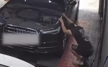 男子检查奥迪突出意外 引擎盖掉下双手被夹