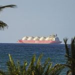 美军封锁伊朗港口 油价冲破103美元