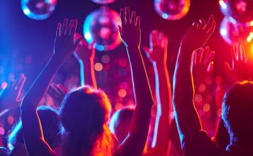 夜店扫毒爆出警员涉毒 两人尿检呈阳性被查