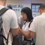 机上吵到地面继续吵 女子柜台怒骂地勤
