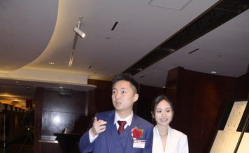 女星揭未婚夫私下节俭 锺培生豪送名车却用破手机