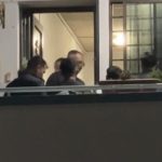 涉抢劫情侣反锁屋内 与警对峙2小时终落网