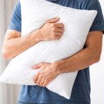 不满妻子提离婚 男子拿枕头闷死5岁儿