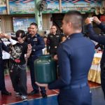 抽签决定去留 泰国征兵现场喜忧参半