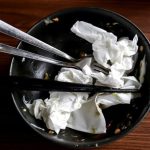 日本拉面业者提醒游客 纸巾丢进碗里恐犯法