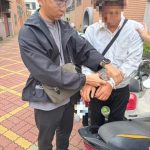 女学生险遭掳走 骑士挺身而出救人