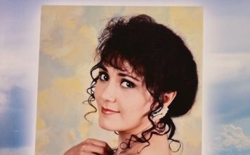 连花圈都被“冷处理” 李家媳妇名字遭边缘化