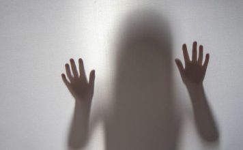 外送员送餐看上女顾客 几小时后返回住处侵犯