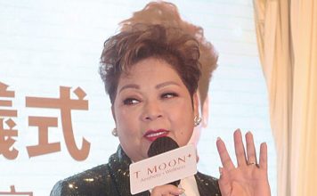 回到旧居泪崩 肥妈忆亡夫句句心酸