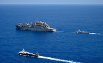 伊朗战事爆发以来首次 美军舰船通过霍尔木兹海峡