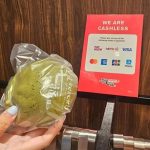 面包店拒收现金 顾客被迫刷卡引不满