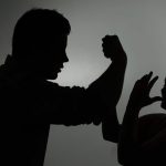 女子剖腹产不到一周遇家暴 双臂骨折头部也受伤