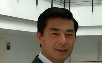 网民扫墓意外发现 男星已离世15年