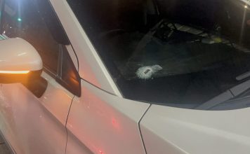 离婚一年前夫仍不放手 女子与男性友人遭枪击