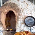 疑因多拿甜点起争执 男童坠入火炉命危