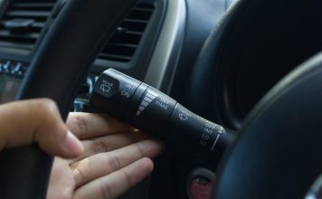 右车道“龟速党”注意 长期慢驶也算违法