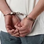 持巴冷刀抢金饰 9人被捕涉案360万